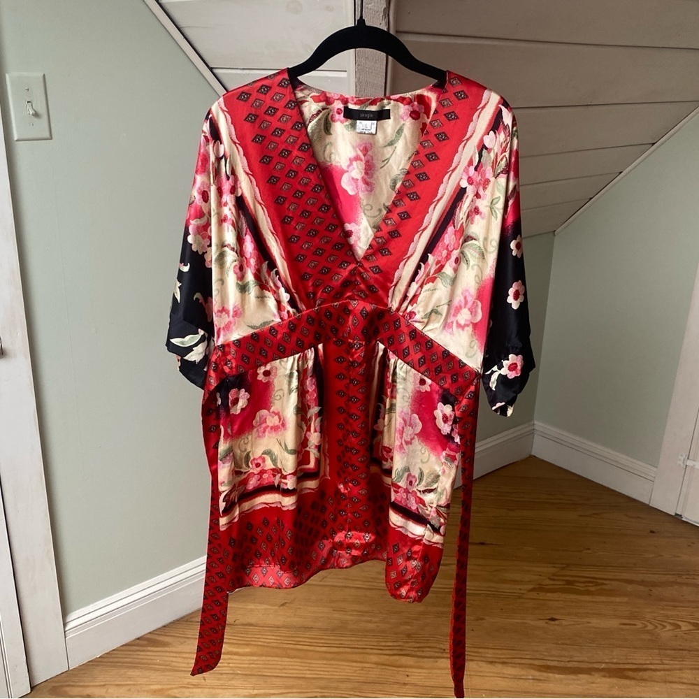 Single black floral silk long sleeve tunic top Size Large